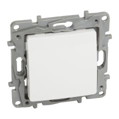   Legrand 764507 Niloé betét nyomó 1 pólusú fehér, körömmel