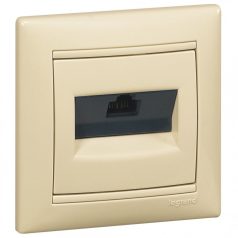   Legrand 774146 VALENA infalonaljzat 1xRJ45-Cat6 UTP elefántcsont, rögzítés körömmel 