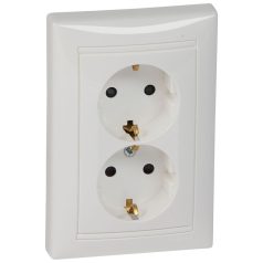   Legrand 774427 VALENA dugalj dupla 2x2P+F gyerekvédelemmel fehér, komplett