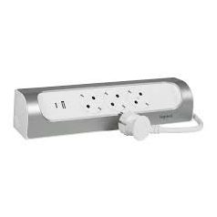   Legrand 694502 Sarokba illeszkedő elosztósor, 3x2P+F, USB-A + USB-C, 1 m vezetékkel, fehér-alumínium