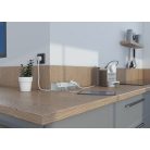 Legrand 694502 Sarokba illeszkedő elosztósor, 3x2P+F, USB-A + USB-C, 1 m vezetékkel, fehér-alumínium