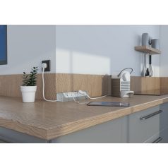   Legrand 694502 Sarokba illeszkedő elosztósor, 3x2P+F, USB-A + USB-C, 1 m vezetékkel, fehér-alumínium