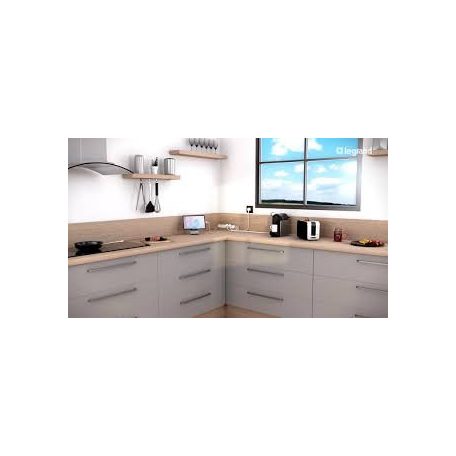 Legrand 694503 Sarokba illeszkedő elosztósor 4x2P+F, vezeték nélkül, fehér