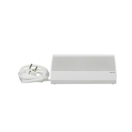 Legrand 694810 Multimédiás asztali elosztósor tablet tartóval 3 x 2P+F + 2 USB-A, fehér