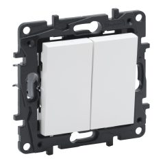 Legrand 863112 Niloé Step kettős nyomó, 6A, fehér