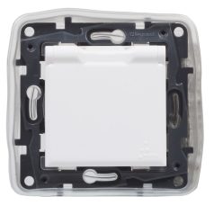   Legrand 863123 Niloé Step 2P+F csatlakozóaljzat (rugós), biztonsági zsaluval, IP44, fehér