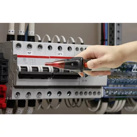 VOLTCRAFT MS-20SF Kismegszak. és biztosíték kereső védőérintkezős dugó 230 VAC CAT II